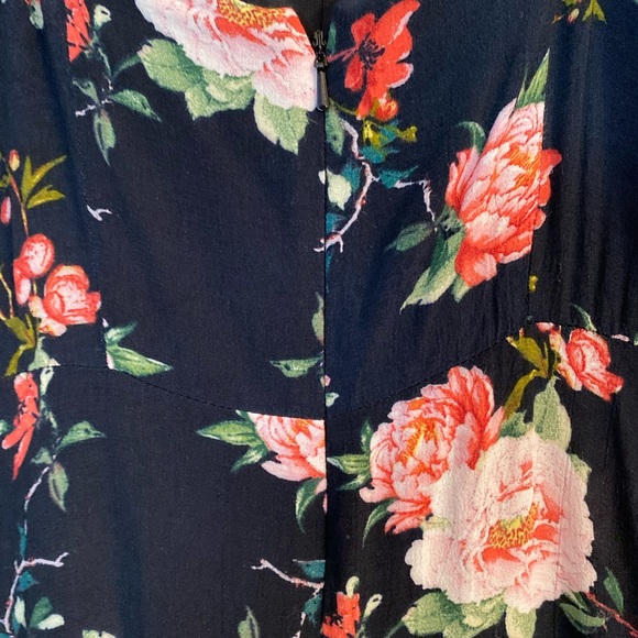 EVER NEW MELBOURNE, new without tags, beautiful floral dress, size 4 - Picture 6 of 13